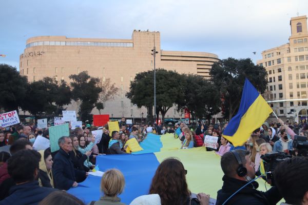 Ukrainians in Barcelona protesting the Russian attack on their country (by Angus Clelland)